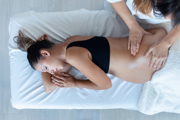 Ostéopathe pour femme enceinte, Pia, Célia Ferriz